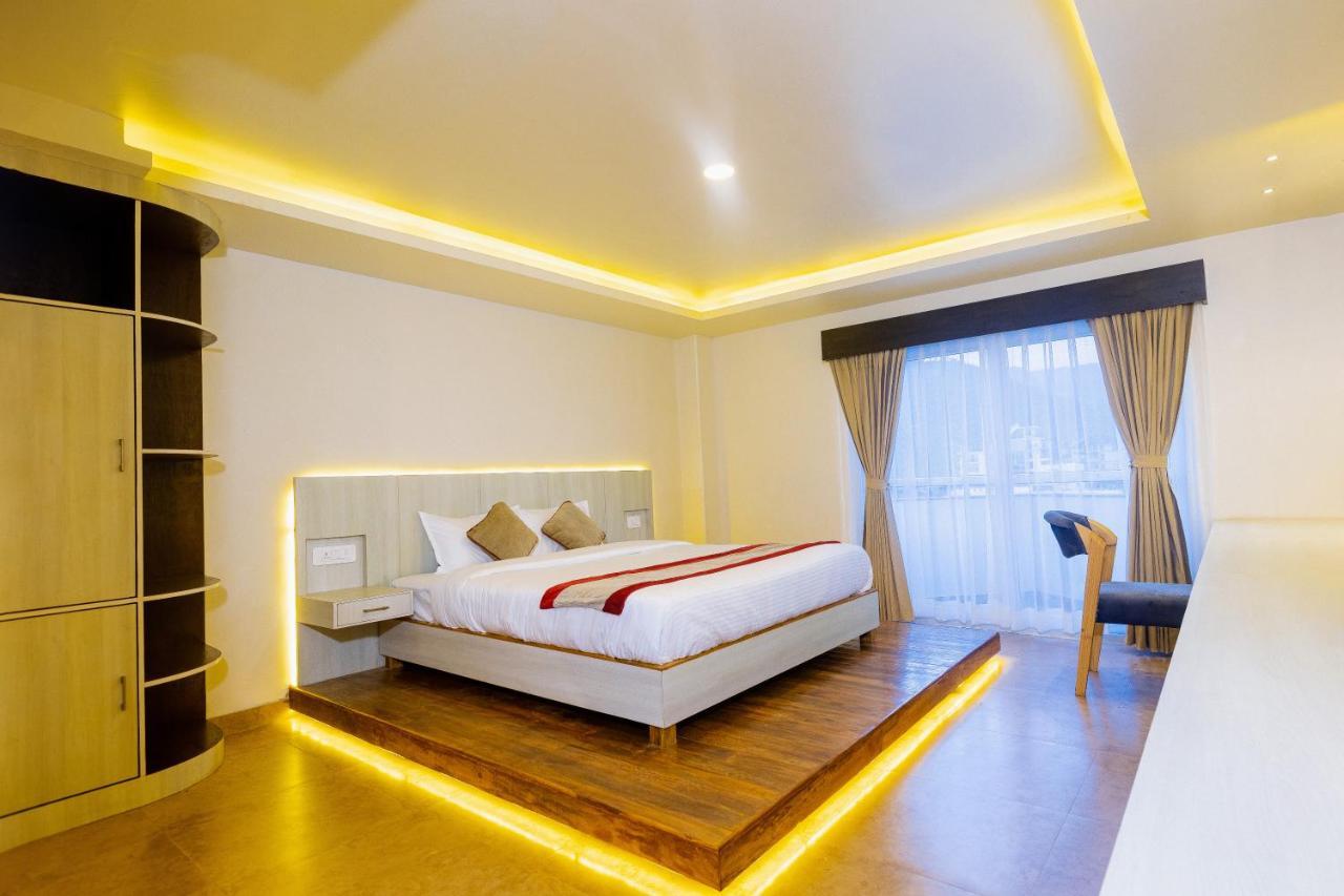 Ferienwohnung Poms Penthouse Pokhara Exterior foto