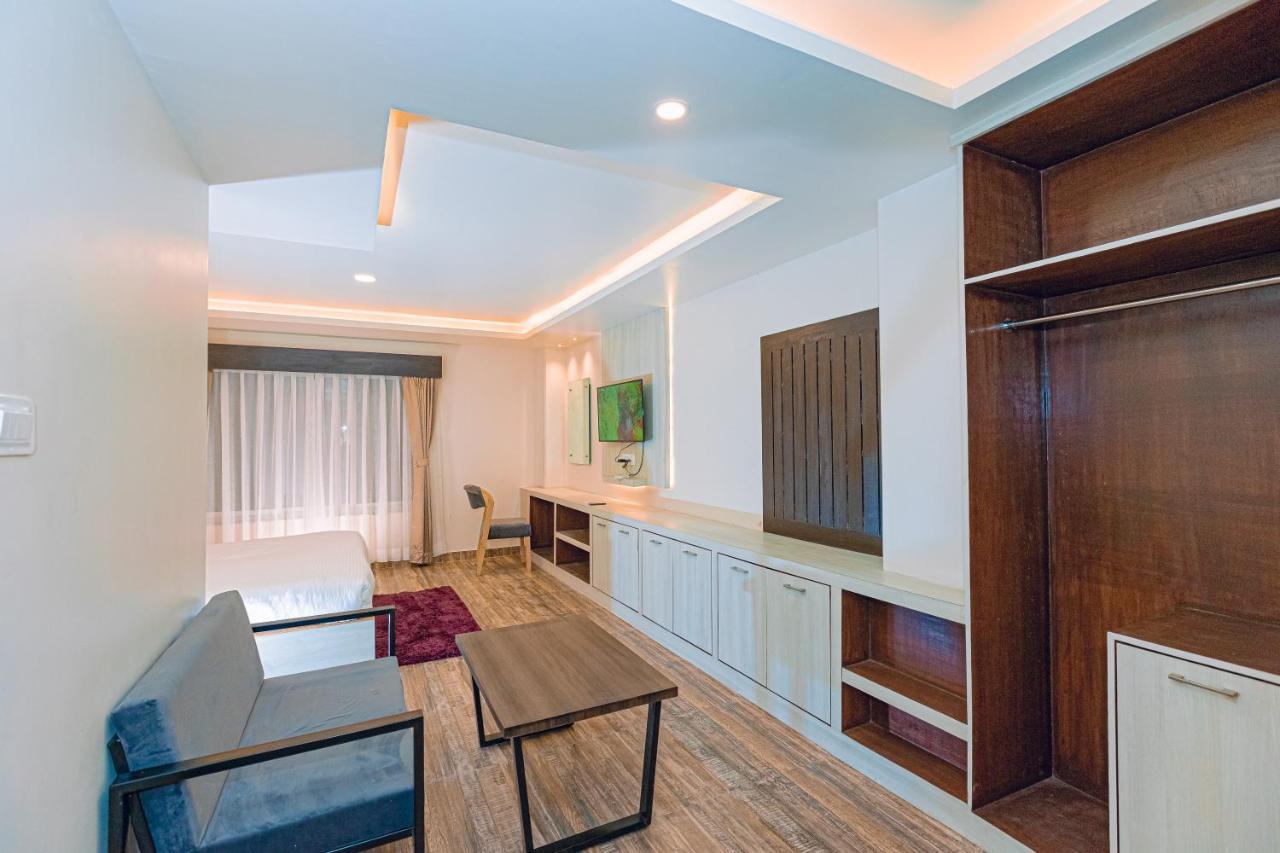 Ferienwohnung Poms Penthouse Pokhara Exterior foto