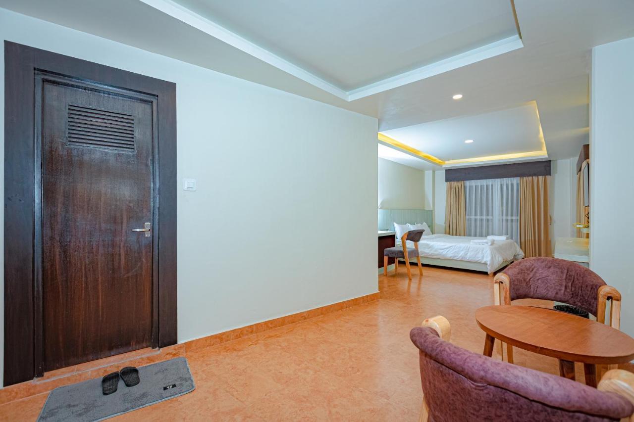 Ferienwohnung Poms Penthouse Pokhara Exterior foto